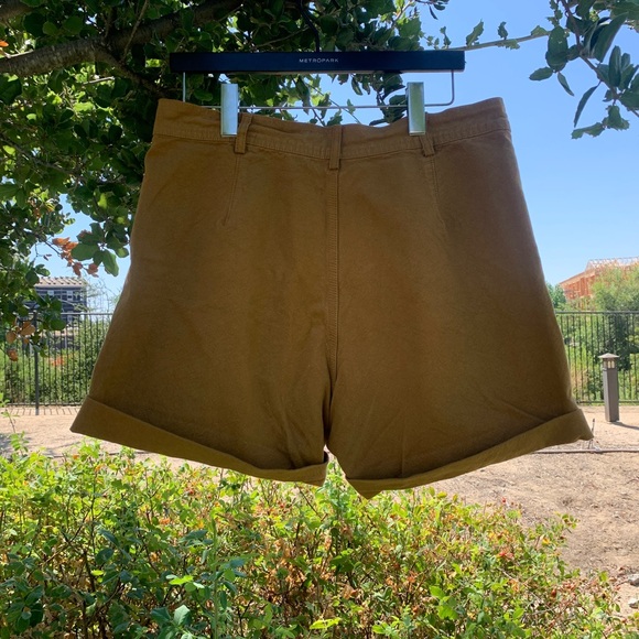 JESSE KAMM
ITEM: SAILOR CUT OFF SHORTS
COLOR: TOBACCO
SIZING: 14 - Picture 6 of 10